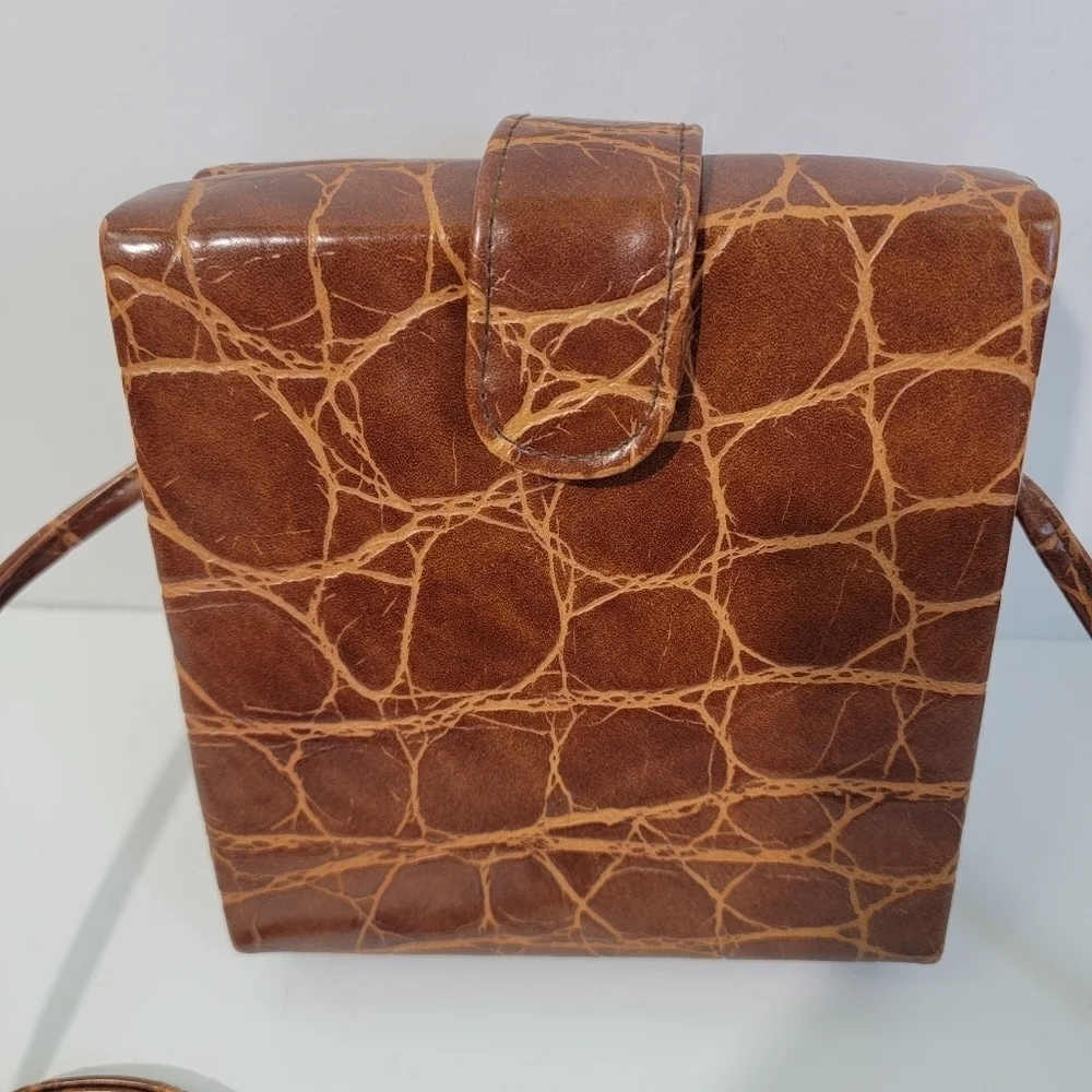 VTG Brown Leather Crossbody Bag Snap Button Closure Academia Y2K Bohemian